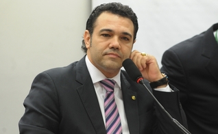 Marco Feliciano (PSC-SP) é deputado federal e integrante da Comissão de Direitos de Humanos e Minorias da Câmara. O parlamentar tem-se destacado, entre outros projetos, pela defesa dos Direitos da Família tradicional.