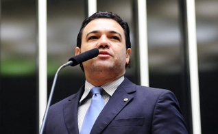 Marco Feliciano (PSC-SP) é deputado federal e integrante da Comissão de Direitos de Humanos e Minorias da Câmara. O parlamentar tem-se destacado, entre outros projetos, pela defesa dos Direitos da Família tradicional.