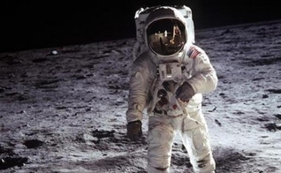 “Torah On The Moon (TOTM)” se destina a levar à lua um rolo da Bíblia Hebraica.