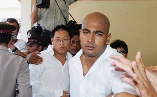 Os australianos Andrew Chan (pastor) e Myuran Sukumaran, decidiram marcar a sua morte cantando hinos cristãos.