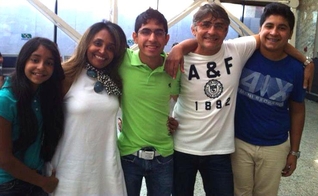 Missionária Juvânia Soares junto à sua família, em visita ao filho Samuel Soares, que atualmente estuda na Universidade Batista de Dallas.