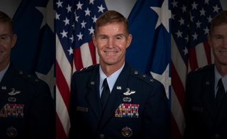 Craig Olson é Major General da Força Aérea dos Estados Unidos e diretor executivo do programa na Base Aérea de Hanscom, em Massachusetts, onde tem mais de 2.200 pessoas sob seu comando.
