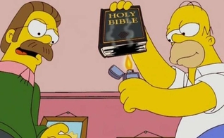 A imagem do personagem Hommer Simpson queimando uma Biblia Sagrada foi usada por um dos internautas que apoiou a tag polêmica.