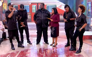 Os rappers cantaram ao lado do sambista Péricles a música "Quem Te Viu". (Reprodução/ Globo)