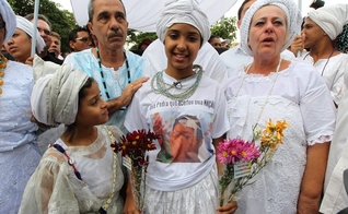 No último dia 14, Kailane Campos, de 11 anos, levou uma pedrada na cabeça por estar vestida com roupas do Candomblé. (Carlos Moraes/O Dia)