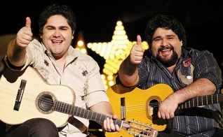 A parceria foi ideia de Valadão, amigo da dupla que também é evangélica. 