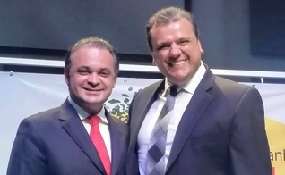 Roberto de Lucena e o pastor Rafael Borges, líder da Igreja Batista das Amoreiras, em Campinas. (Foto: Arquivo pessoal)