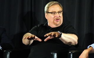 Rick Warren lidera a Igreja de Saddleback, na Califórnia (EUA). A denominação tem atualmente 20.000 membros espalhados pelos Estados unidos.