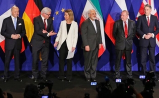 Representantes do Irã e potências ocidentais em celebração de acordo nuclear.