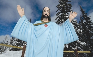 Estátua se localiza no alto de uma montanha, no estado de Montana, ao norte dos Estados Unidos (EUA).