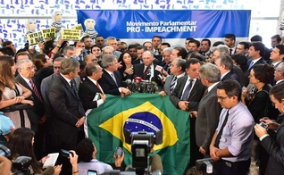 Parlamentares participam do lançamento da campanha Pró-impeachment no salão verde da Câmara (Foto: Estado de Minas / Zeca Ribeiro)