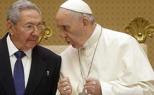 Líder cubano Raúl Castro em conversa com Papa Francisco. (Foto: ABC)