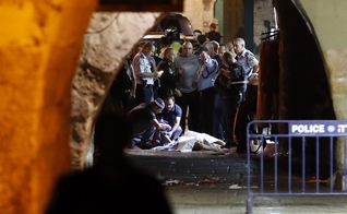 Polícia investiga assassinatos na Cidade Velha de Jerusalém. (Foto: Ahmad Gharabli/AFP)