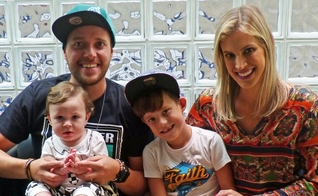 André Valadão, sua esposa Cassiane e os filhos Lorenzo e Vitorio. Foto: Larissa Moggi / Gshow