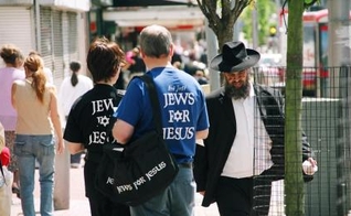 "Não me envergonho do evangelho, porque é o poder de Deus para a salvação de todo aquele que crê: primeiro do judeu, depois do grego". (Foto: Jewdas)