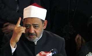 Sheikh Ahmed Mohamed el-Tayeb, imã da Mesquita de al-Azhar do Cairo, no Egito. (Foto: Reuters/Mohamed Abd El-Ghany)