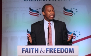 O ex-candidato à presidência dos EUA, Ben Carson, falou aos cristãos sobre compaixão aos homossexuais durante o evento “2016 Faith & Freedom Coalition's”. (Foto: The Christian Post/Samuel Smith)