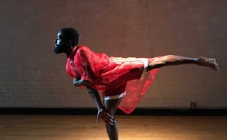 Jerron Herman atua na Companhia de Dança Heidi Latsky, em Nova York. (Foto: Andria May-Corsini)
