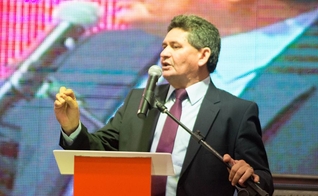 Pastor Francisco Everton durante a abertura da Expoevangélica 2016. (Foto: Divulgação)