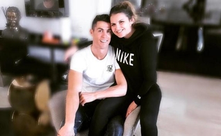  Katia Aveiro ao lado do irmão, o jogador de futebol Cristiano Ronaldo. (Foto: Reprodução)
