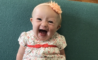 A pequena Myla se tornou a alegria de sua família. (Foto: Arquivo Pessoal)