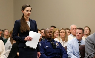Rachael Denhollander é uma das 150 mulheres abusadas pelo Dr. Larry Nassar. (Foto: Jeff Kowalsky/Agence France-Presse/Getty Images)