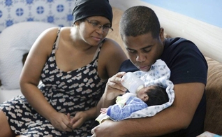Michelle, com 7 meses de gravidez, foi atingida na testa durante um assalto. (Foto: Agência O Globo)