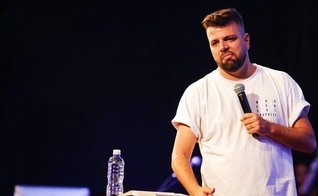 Gustavo Paiva incentiva cristãos a não serem regidos por movimentos partidários. (Foto: Reprodução/Facebook)