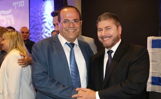 Ministro das Comunicações de Israel, Ayoub Kara, ao lado do conferencista e escritor Joel Engel. (Foto: Joel Engel)