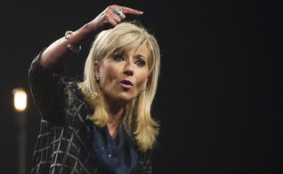 Beth Moore é fundadora do Ministério Prova Viva em Houston, no Texas. (Foto: Gerry Kahrmann/PNG)