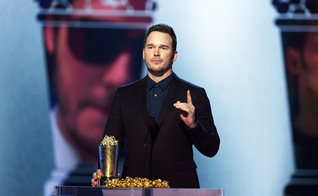 Chris Pratt em discurso no MTV Movie & TV Awards, após receber premiação. (Foto: Getty Images/Kevin Winter)