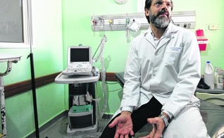 O médico Leandro Lastra se recusou a abortar mulher cinco meses de gestação. (Foto: Río Negro)