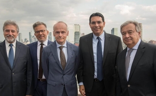 Gregory Lafitte, diretor da Coalizão Europeia para as Nações Unidas, Tomas Sandell, fundador da Coalizão Europeia, António Guterres, secretário-geral da ONU e Danny Danon, embaixador israelense da ONU na cerimônia de Tashlich.