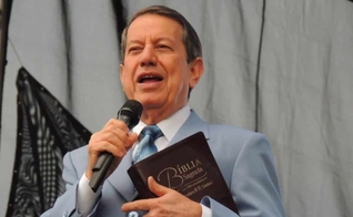 RR Soares é o líder da Igreja Internacional da Graça de Deus e dono da emissora RIT TV, com sede em São Paulo. (Foto: RIT TV)