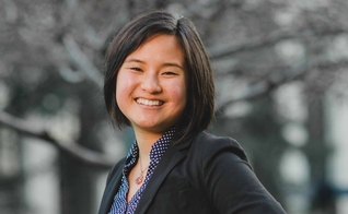 Isabella Chow foi expulsa de seu partido no senado estudantil da Universidade de Berkeley, por se opor à ideologia de gênero. (Foto: Reprodução)