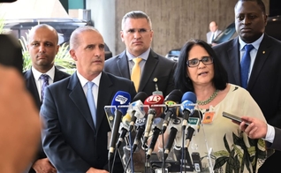 Damares Alves em pronunciamento à imprensa após ser nomeada para o Ministério dos Direitos Humanos. (Foto: Rafael Carvalho/Governo de Transição)