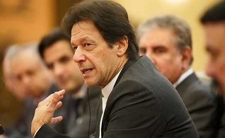 Imran Khan é o primeiro-ministro do Paquistão e tem militado para justificar o extremismo islâmico no país. (Foto: Reprodução)