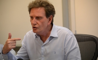 Prefeito Crivella assume ser fã de jogos e quer licença para abrir cassinos no Rio. (Foto: Fernando Frazão/Agência Brasil)
