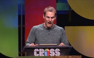 David Platt, pastor da igreja McLean Bible, durante pregação na Conferência Cross19, em Kentucky. (Foto: Reprodução/YouTube).
