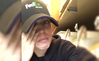 O relato da funcionária da FedEx, Amanda Riggan, se popularizou nas redes sociais. (Foto: Reprodução/Facebook)