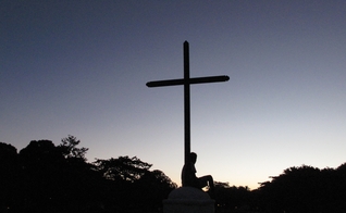Firmado na cruz. (Foto: Jussara Romão/Unsplash)