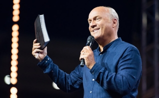 Greg Laurie é pastor da Harvest Church, nos EUA. (Foto: Harvest Church)