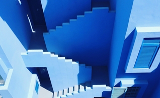Labirinto (Foto: Staircase/Unsplash)