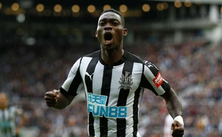 Christian Atsu, meio-campista do Newcastle, da Inglaterra. (Foto: Reprodução/Getty)
