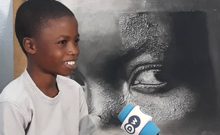 Aos 11 anos, Waris Kareem Olamilekan torna-se famoso por pintar retratos hiper-realistas. (Foto: Reprodução/Instagram)