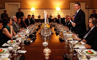 Presidente Bolsonaro discursa durante jantar em Washington, nos Estados Unidos. (Foto: Alan Santos/Presidência da República)