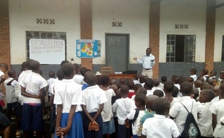 Uma das oficinas de higiene do Exército de Salvação em uma escola. (Foto: Divulgação/Exército da Salvação)