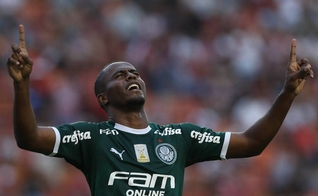 Carlos Eduardo, do Palmeiras, comemora seu gol contra o São Paulo durante a 11ª rodada do Campeonato Paulista. (Foto: Cesar Greco/Agência Palmeiras)