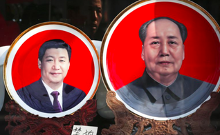 O presidente chinês Xi Jinping e o ex-presidente Mao Tse-Tung: muito em comum. (Foto: Reprodução/AP)