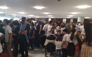 Famílias adeptas do homeschooling estiveram no Congresso nesta terça para defender a regulamentação da prática. (Foto: Edson Sardinha/Congresso em Foco)